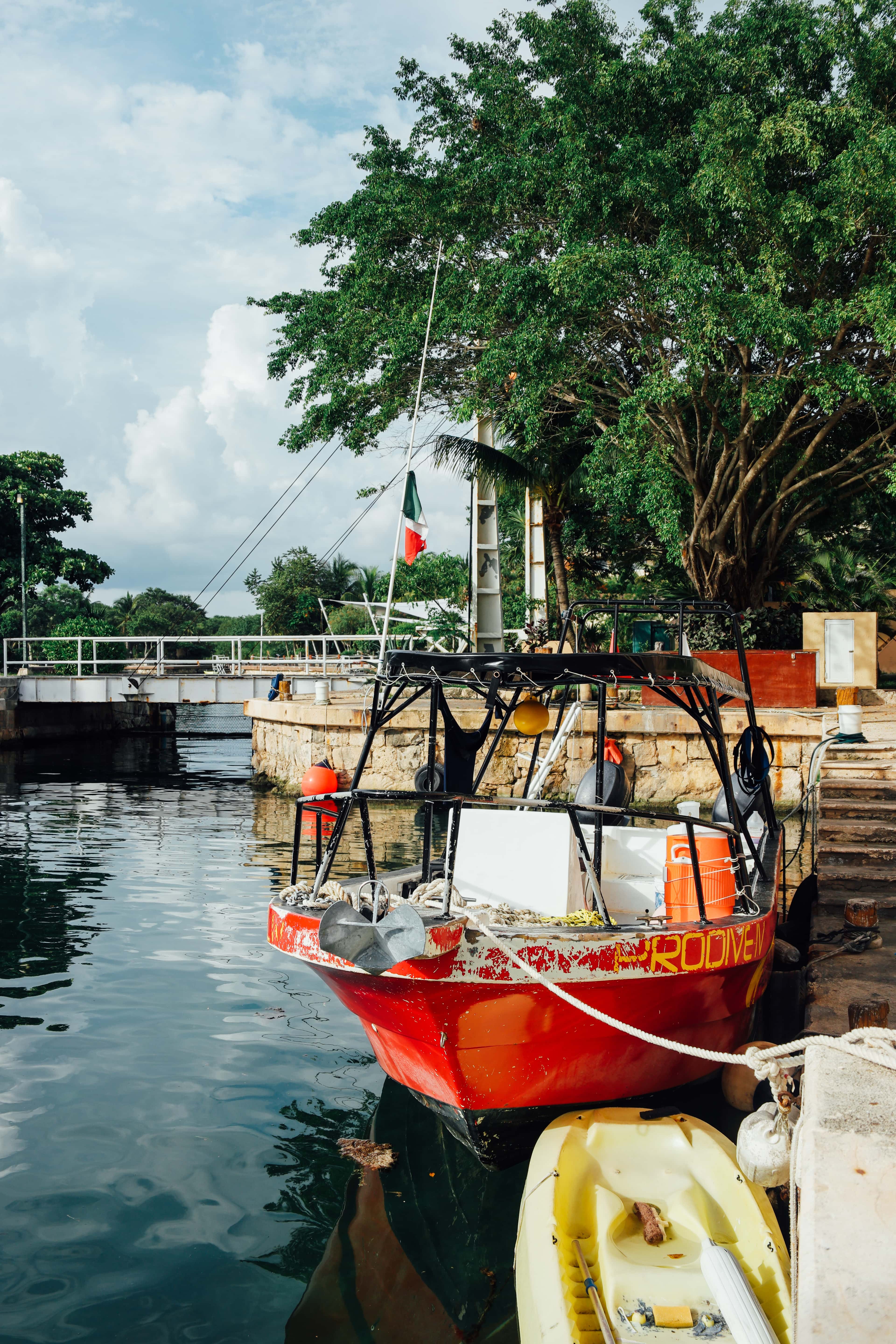 Puerto Aventuras: a work boat at the marina quay by the swing bridge