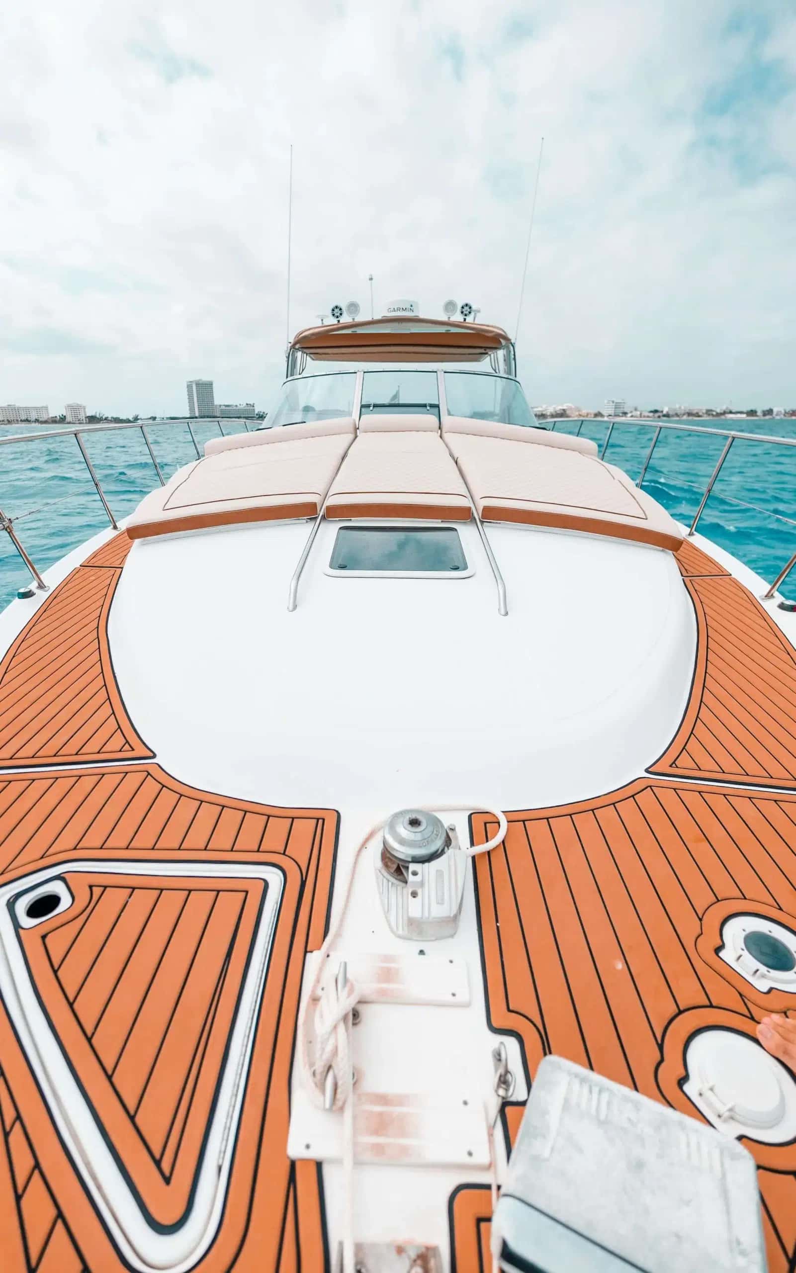 Foredeck and deck hatch seen from the hardtop