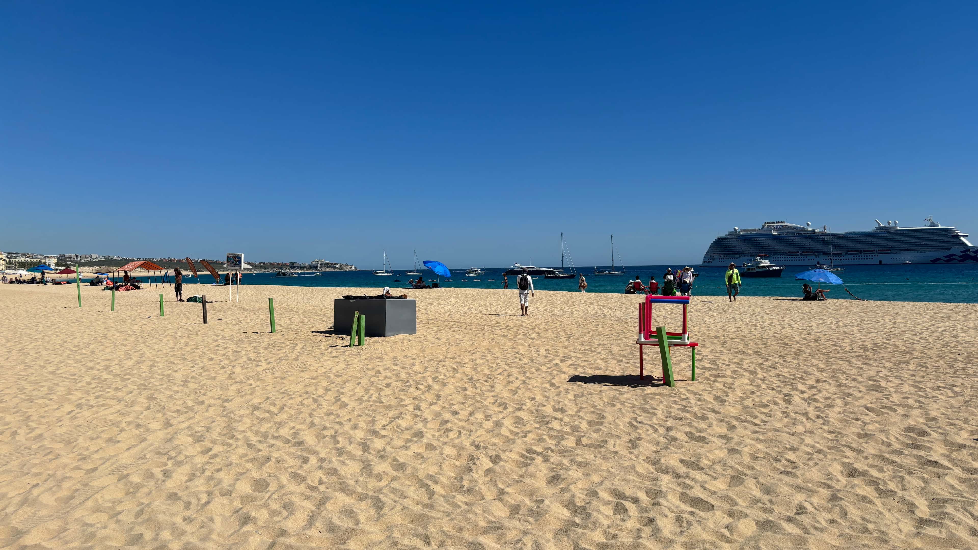 Medano Beach, Cabo San Lucas: the long beach on the bay