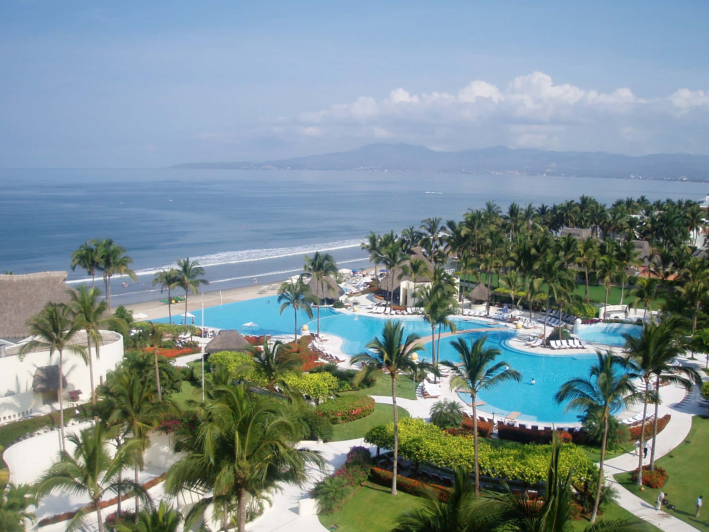 Nuevo Vallarta: palm gardens and the beach on Banderas Bay