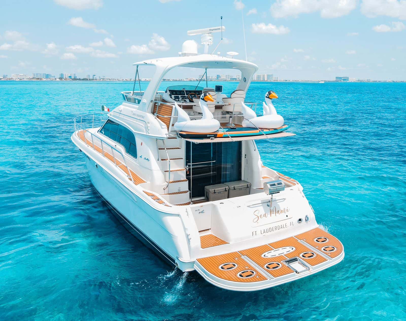 Stern of Sea Mami with the name on the transom, the swim platform, the cockpit and the ladder to the flybridge