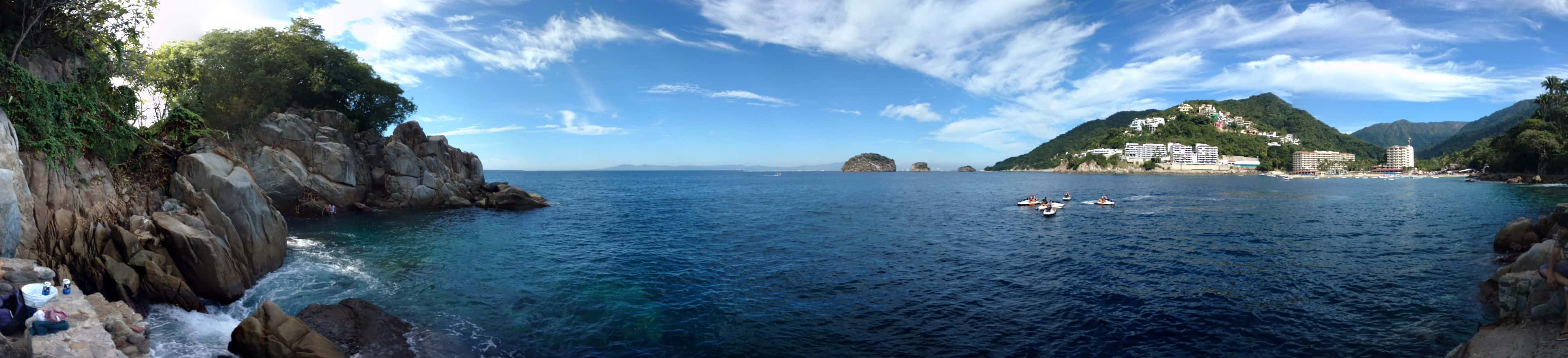 Mismaloya: the rocky shore and the bay, with the Los Arcos rocks offshore